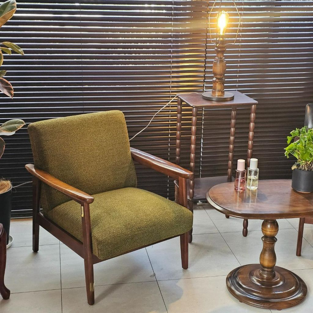 昭和レトロ　カリモクkarimoku　高級折りたたみソファ　座椅子　当時物 昭和レトロ カリモクkarimoku 高級折りたたみソファ 座椅子 当時