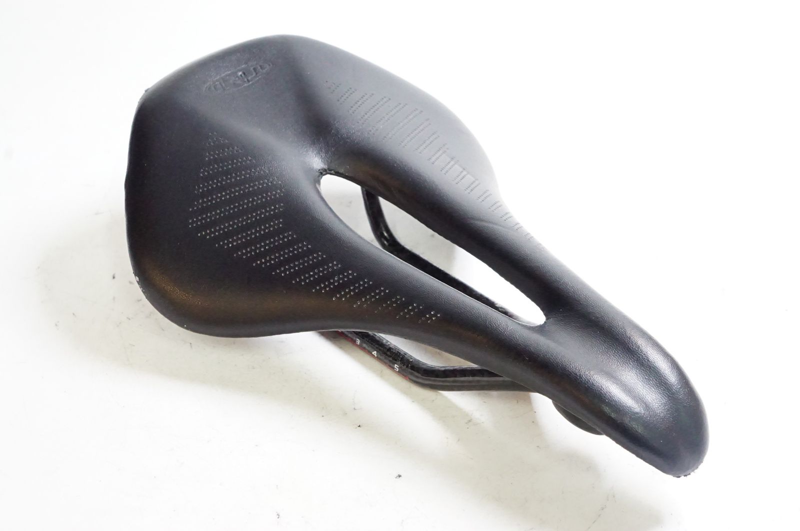 TNI 「ティーエヌアイ」 LITEFLY サドル / バイチャリ熊谷店