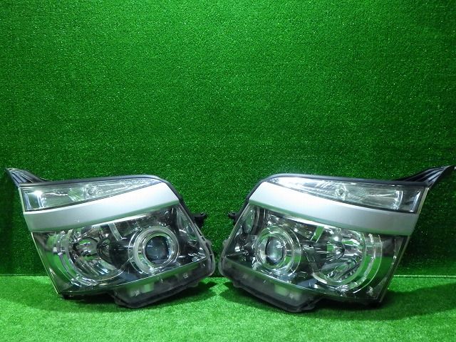ヴォクシー 前期 ヘッドライト 左右 HID ZRR70/75 28-203 V9