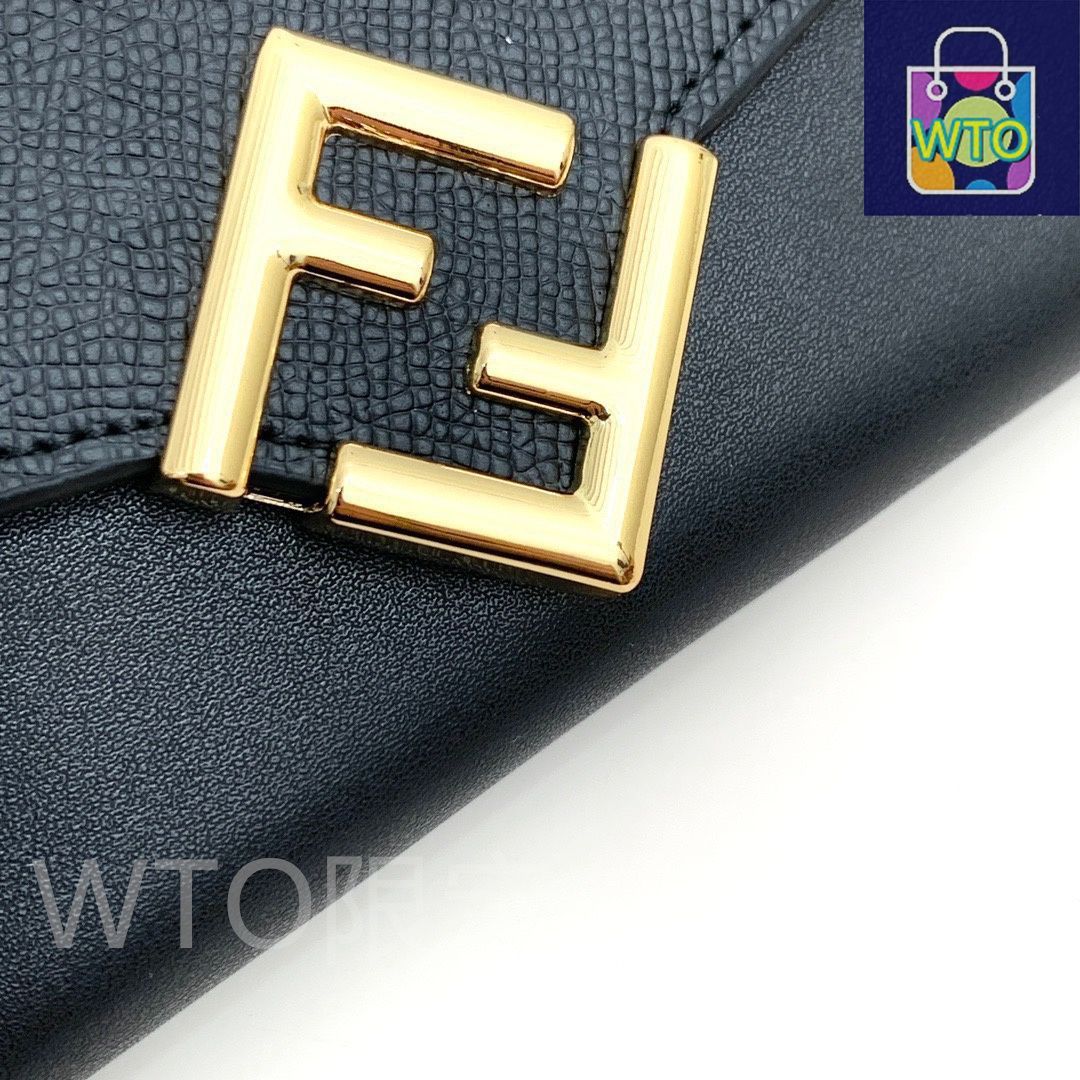 美品！定価15万！FENDI ショルダーウォレット 今日特価】Fendi フェンディ ショルダーウォレット 高級レザーと