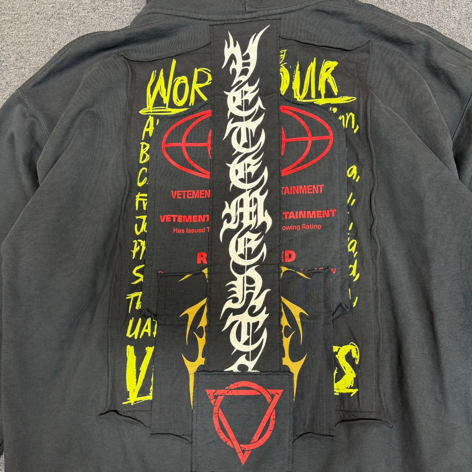 定価195800円 VETEMENTS 21AW HARDCORE PATCHED LOGO HOODIE 