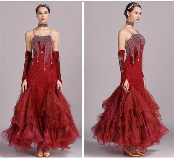 大きい裾 ドレス