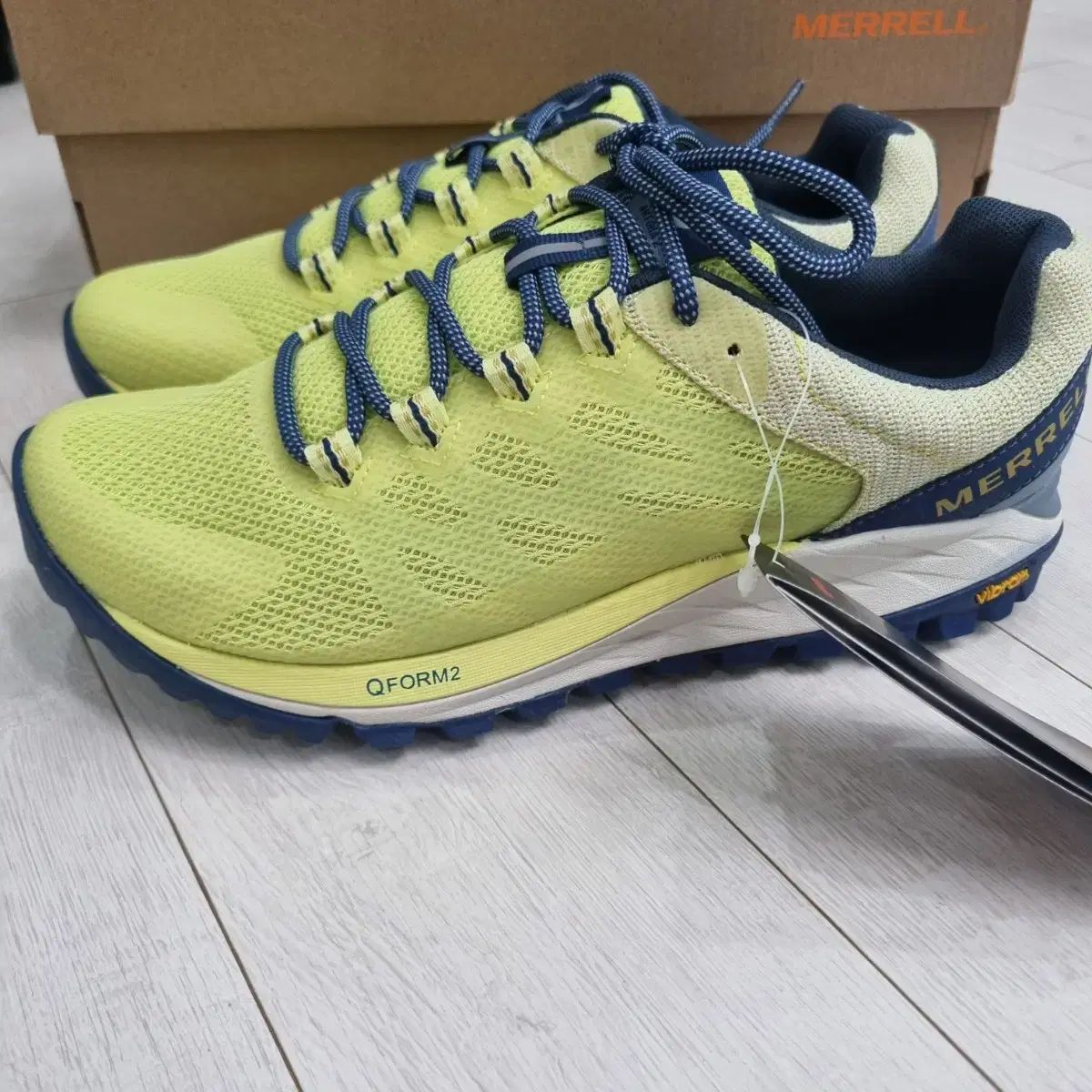 <새상품>マレル 登山靴 トレッキングシューズ