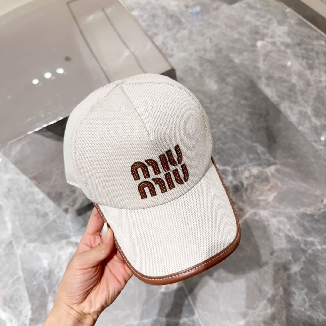 箱付き】MIU MIU 潜ん ベースボールキャップ ホワイト☆極美品