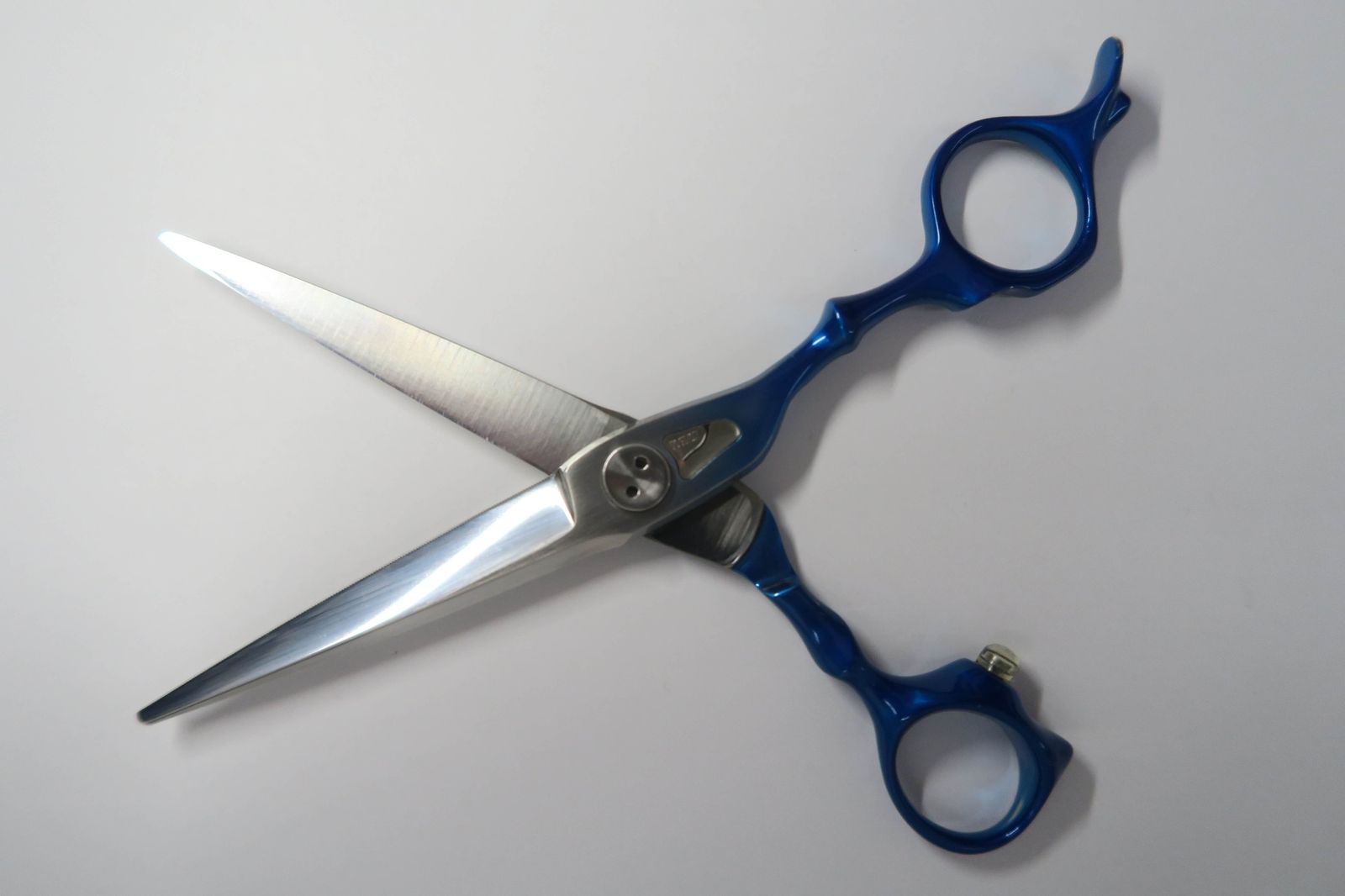 Cランク トギノン TOGINON NEO シャークライト Shark light シザー 美容師 理容師 5.9インチ 右利き I-1147