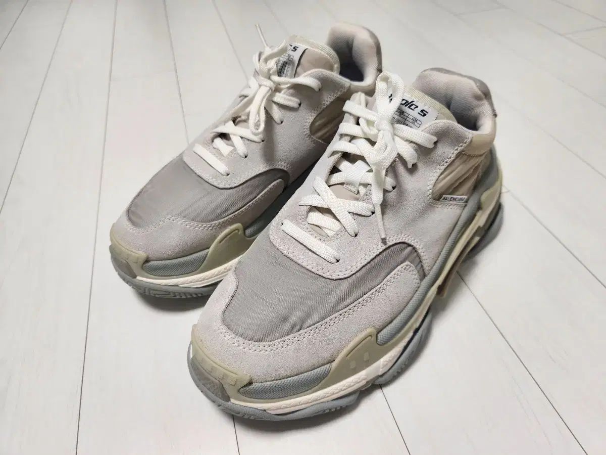 BALENCIAGA バレンシアガ トリプル S 2 0