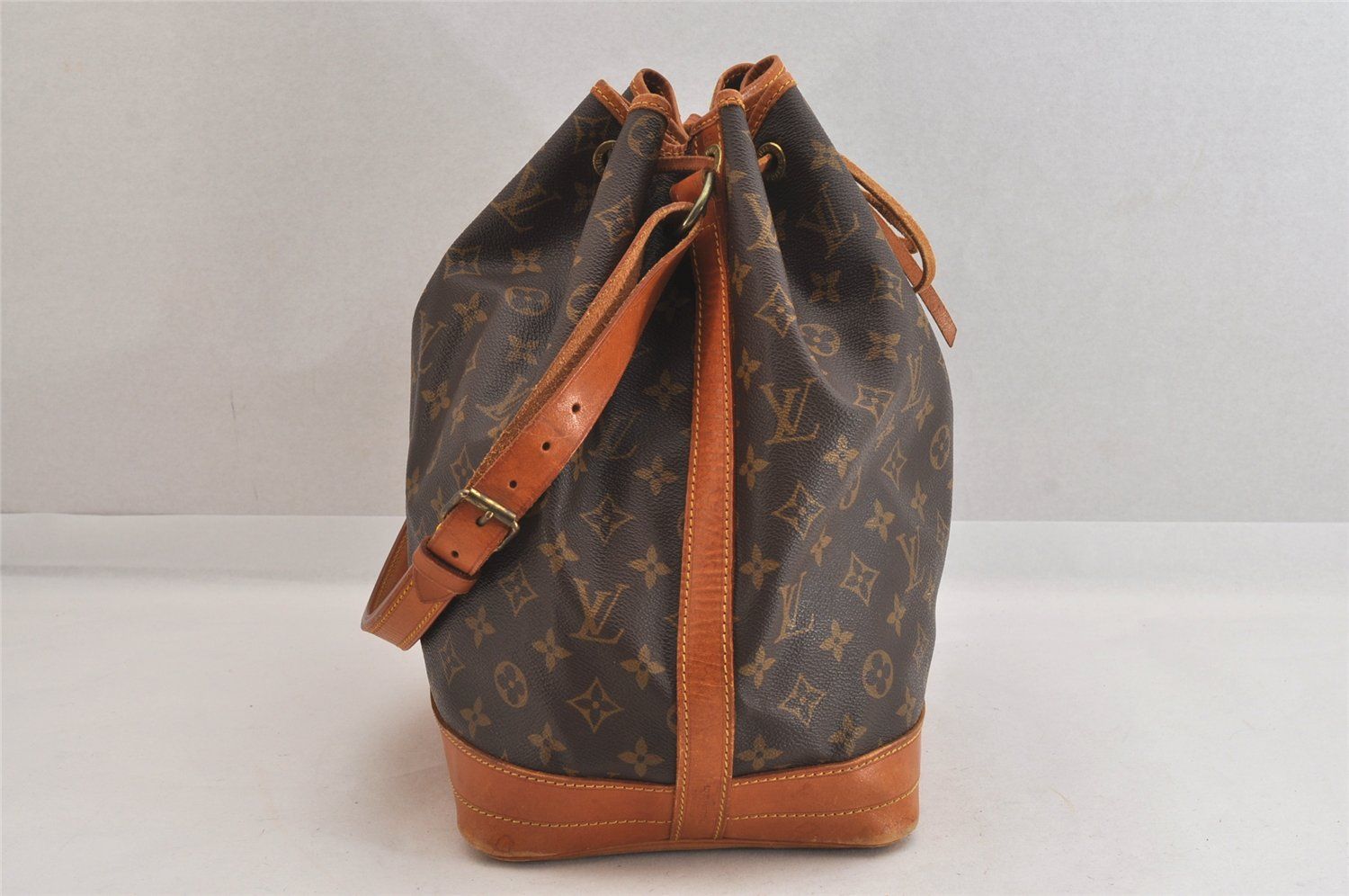 ルイヴィトン LOUIS VUITTON モノグラム ノエ 巾着バッグ LOUIS VUITTON ルイヴィトン モノグラム ノエ ショルダー巾着型