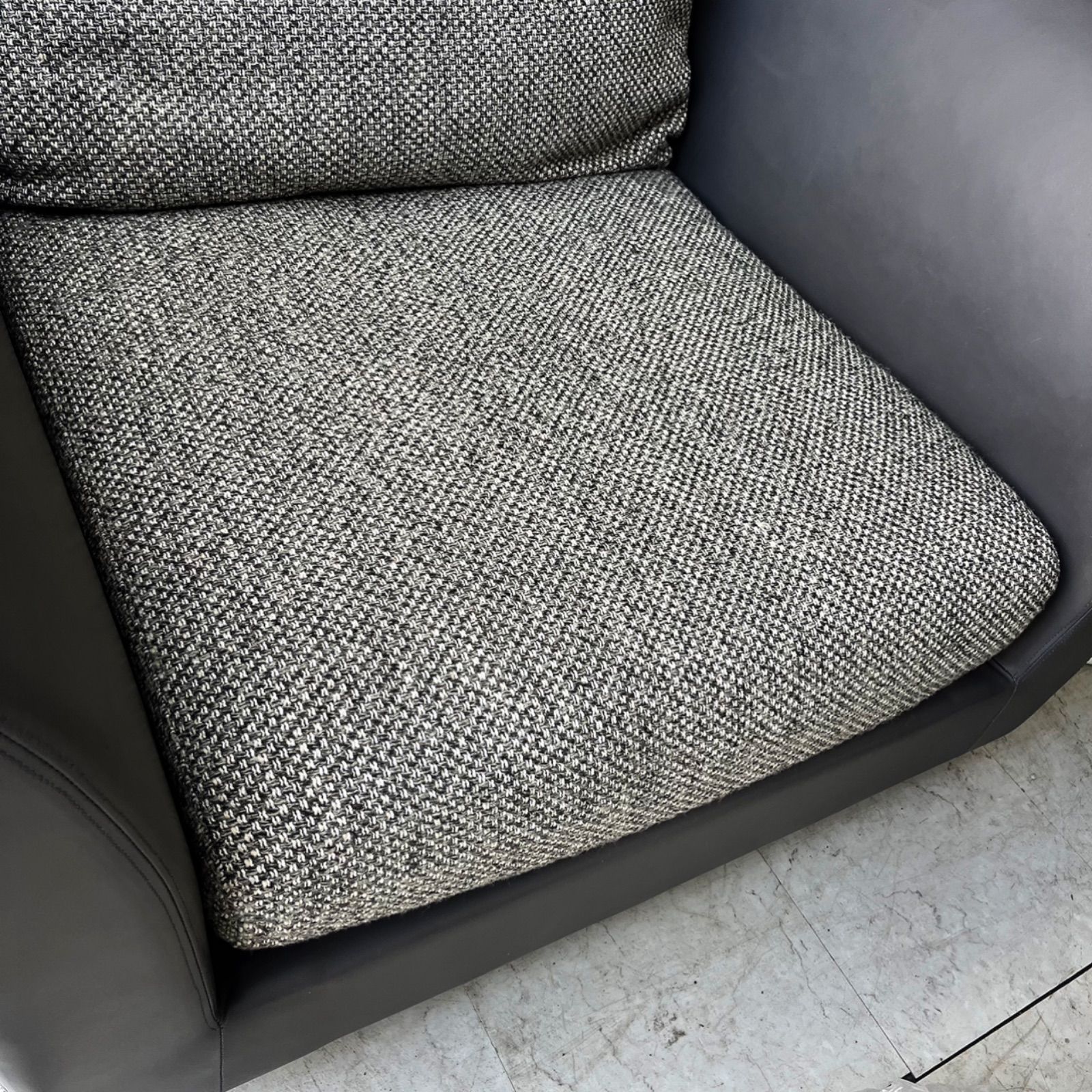 取付無料！アルフレックス Aソファ 本革チャコールグレーファブリック
