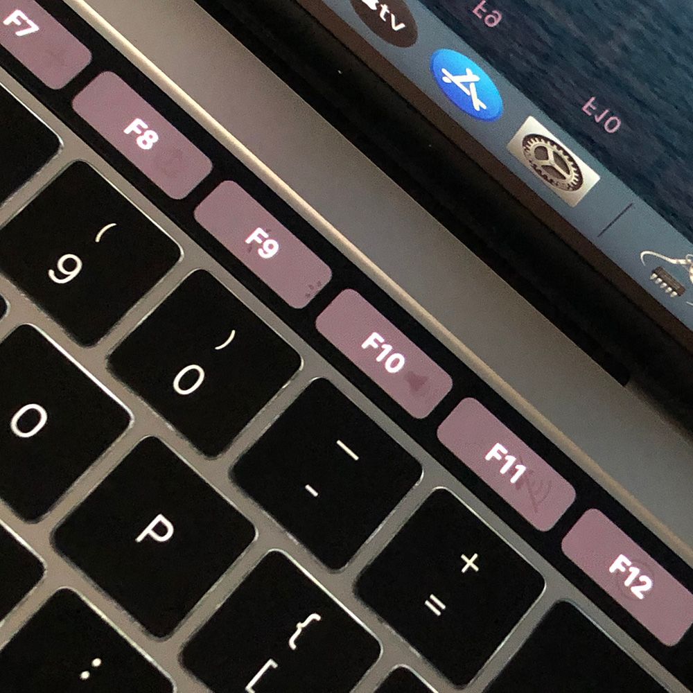 ジャンクAPPLE MacBook Pro タッチバー