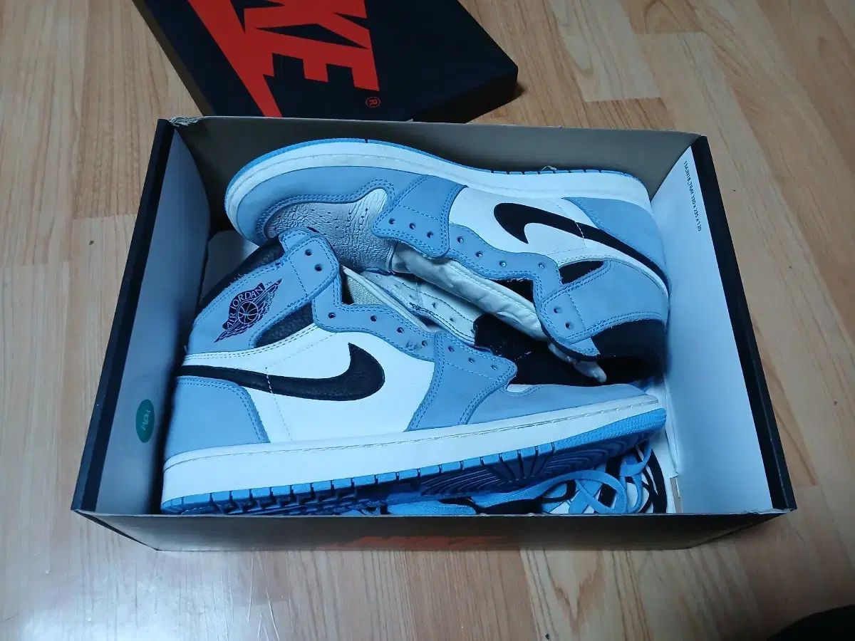 ジョーダン 1 ユニバーシティー ブルー ハイ