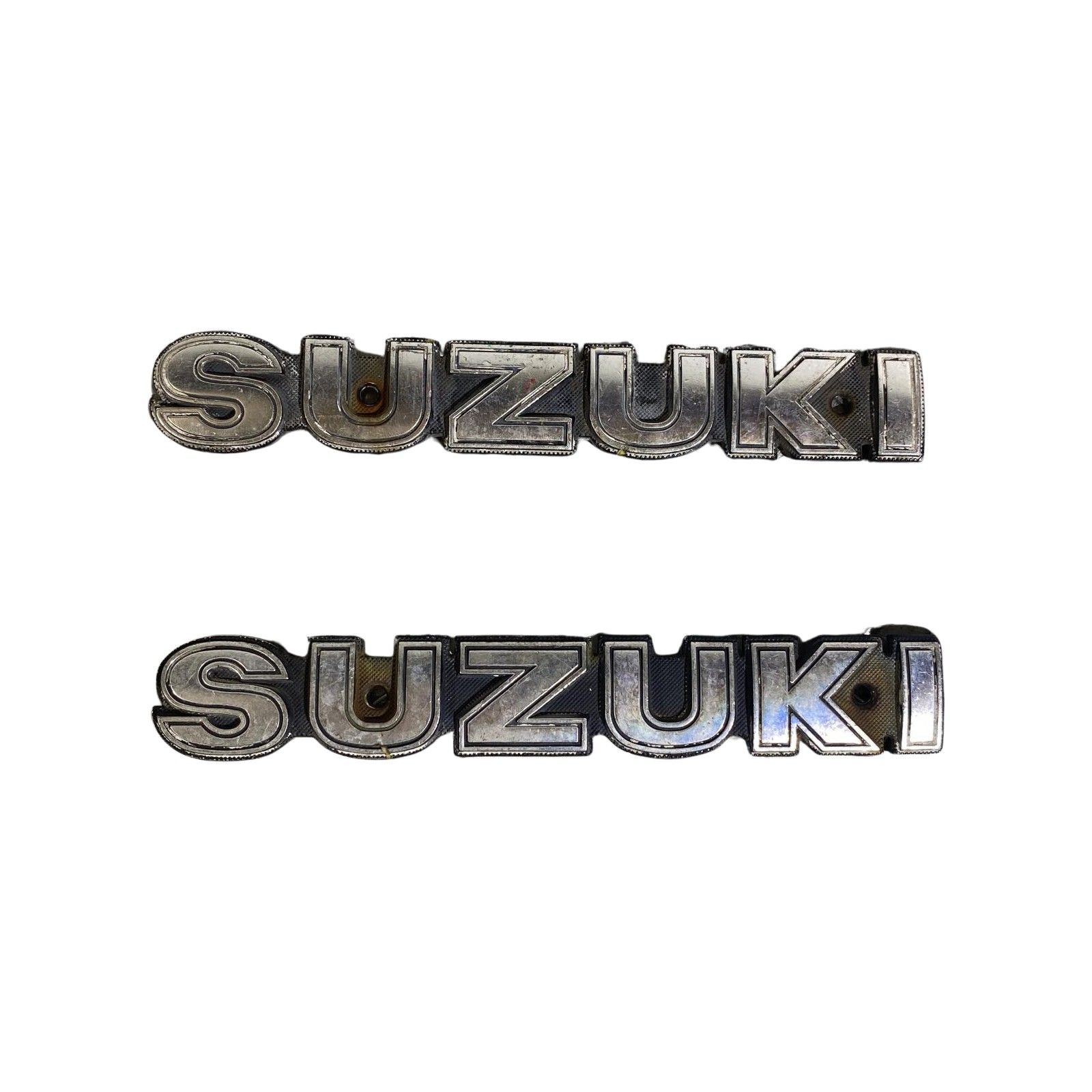 スズキバイクの燃料タンク バイク燃料タンク スズキバイクのエンブレムSUZUKI SUZUKI スズキ 燃料タンク エンブレム×2個 ブロンズの通販 by