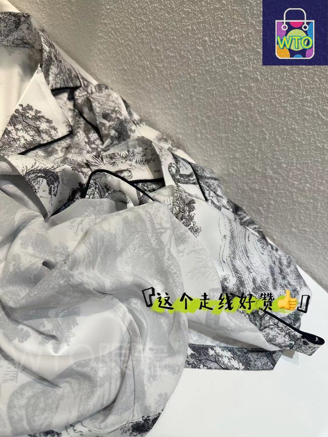 これは DIOR（ディオール）の女性用パジャマで、家居服としても