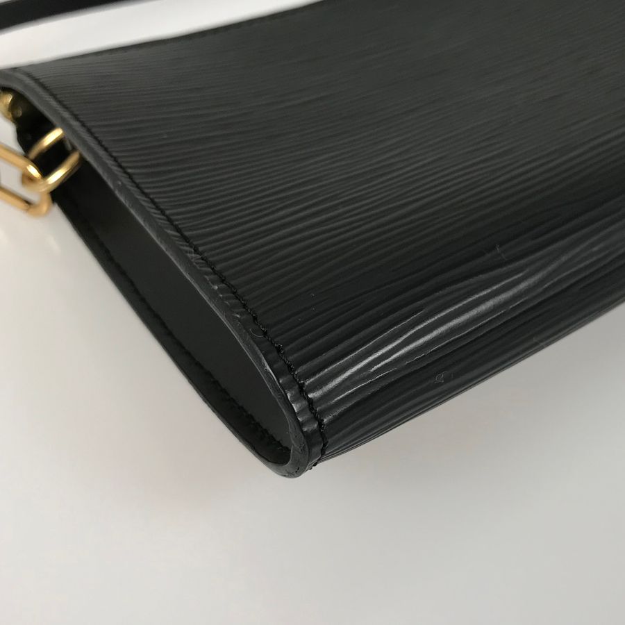 ルイヴィトン エピ黒 ポーチ中古品 LOUIS VUITTON（ポーチ ・ ブラック