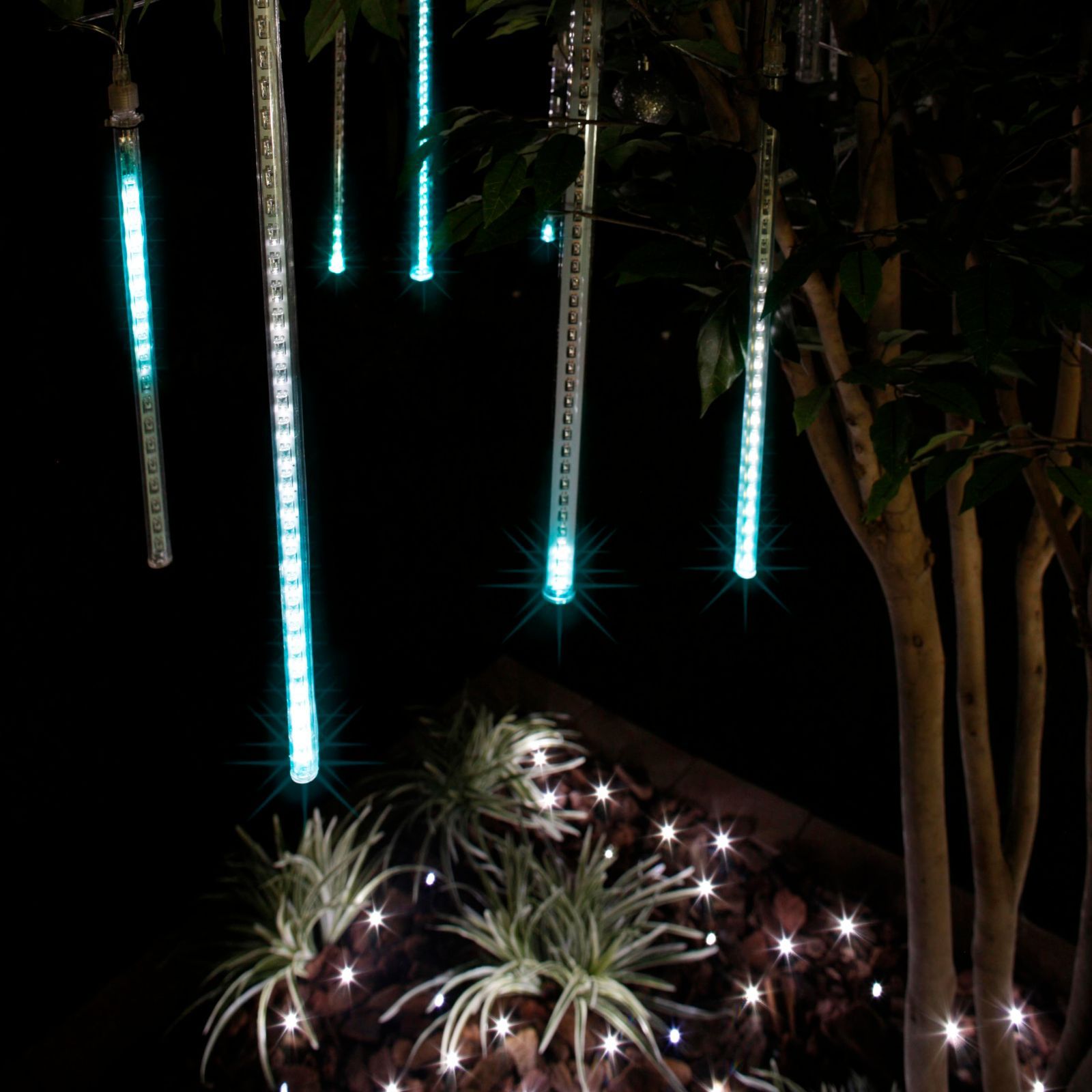 タカショー ガーデンライト ローボルト LEDスノードロップ M アイスブルー 追加型 LED部:約5m アイスブルー イルミネーション 屋外 間接照明 防水 光が流れる 樹脂 LGL-SDIB105MT