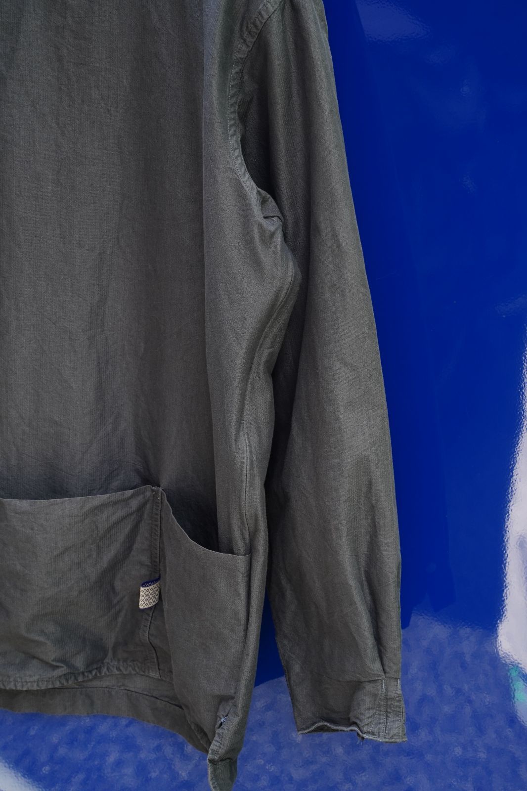 マルチポケットユーティリティプルオーバーサイドZIPシャツ