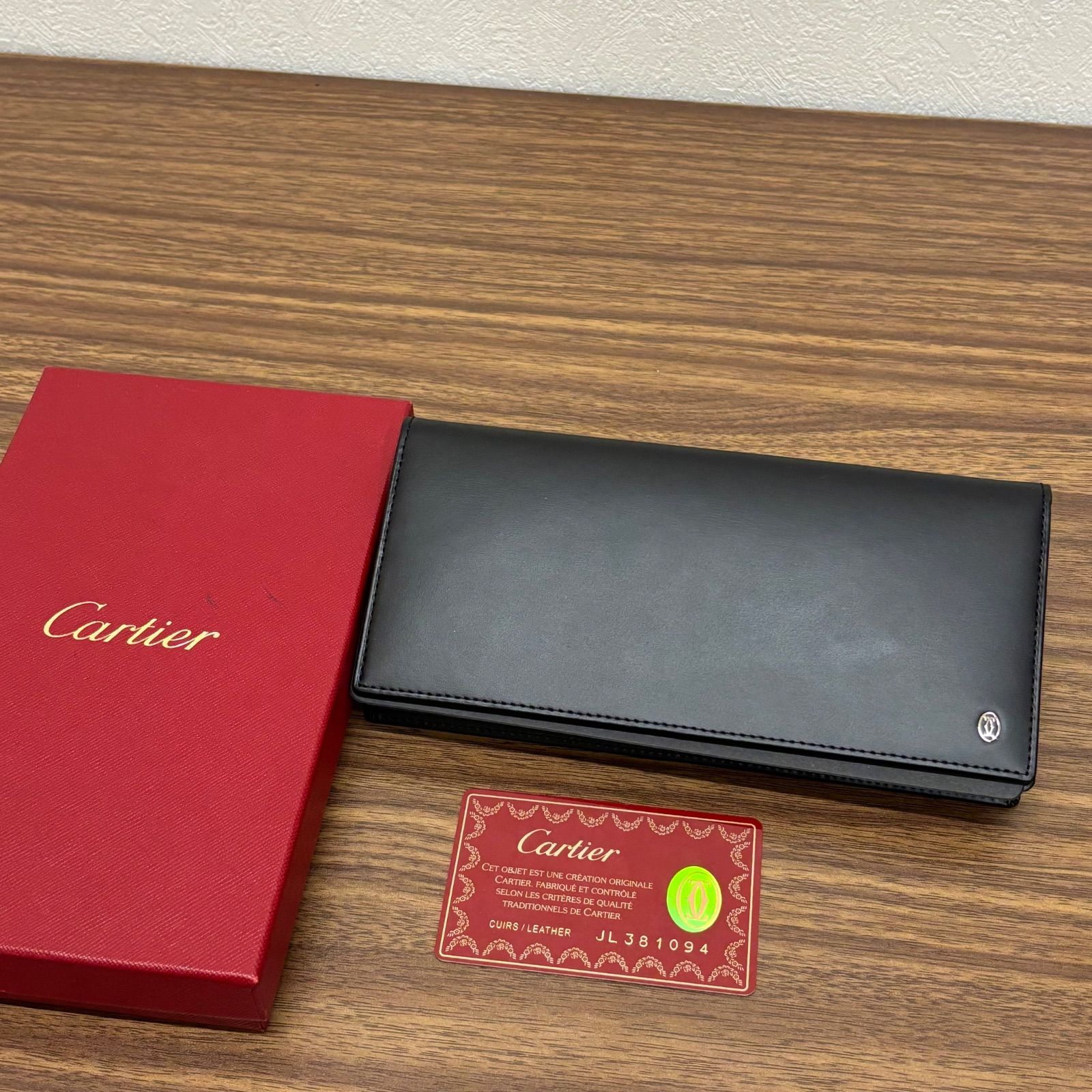 未使用 Cartier カルティエ パシャ レザー 二つ折り長財布 本革 黒