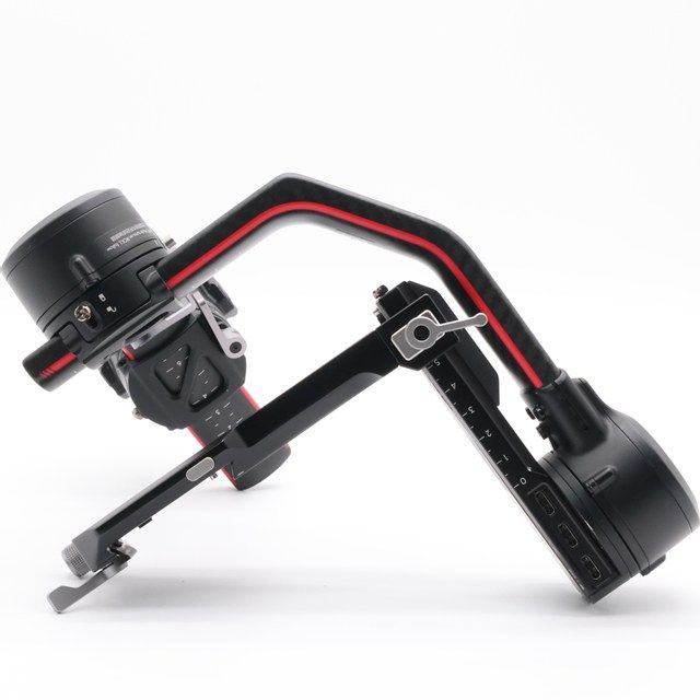 Proコンボ｜3軸手持ちジンバルスタビライザー｜最大積載量4.5kg対応×カーボンファイバー製｜プロ動画制作向け