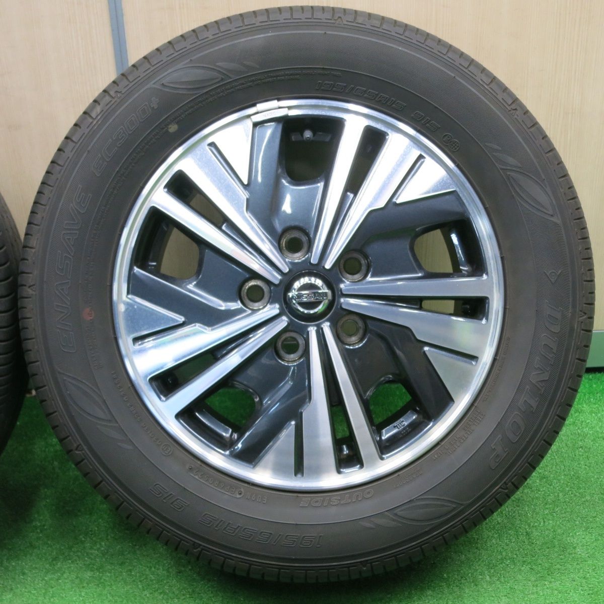 ニッサン ノート エスティーロアルミホイール(5本ツインスポーク