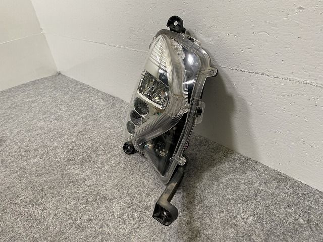 50プリウス 前期型 フォグランプ 右 KOITO 47-83 トヨタ プリウス ZVW50 前期 純正 右 LED フォグランプ KOITO47