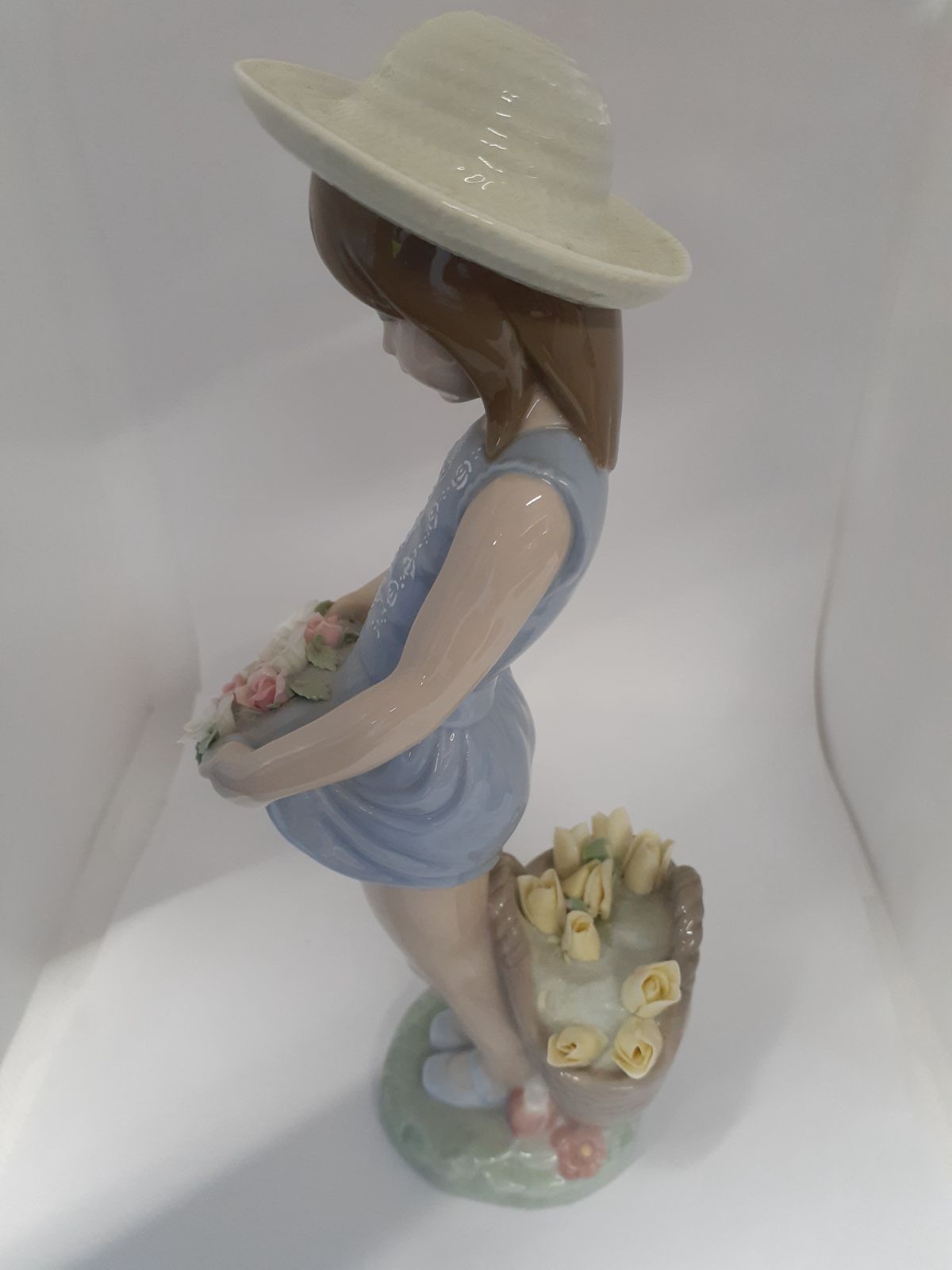 セール！【0704N1】LLADRO リヤドロ スカートに花いっぱい No.1284