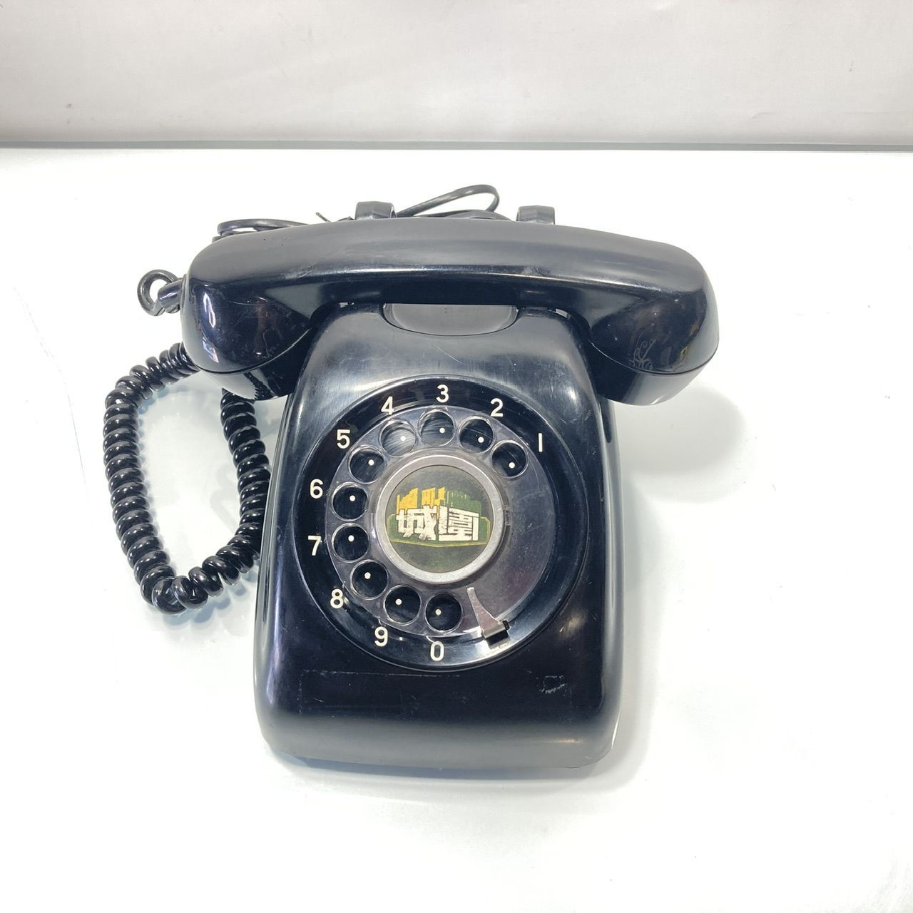 黒電話 ダイヤル式 昭和レトロ ジャンク品 (管理番号：OKU10469/B4-80 
