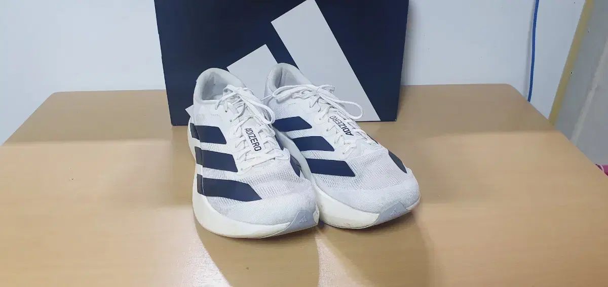 アディダス アディゼロ