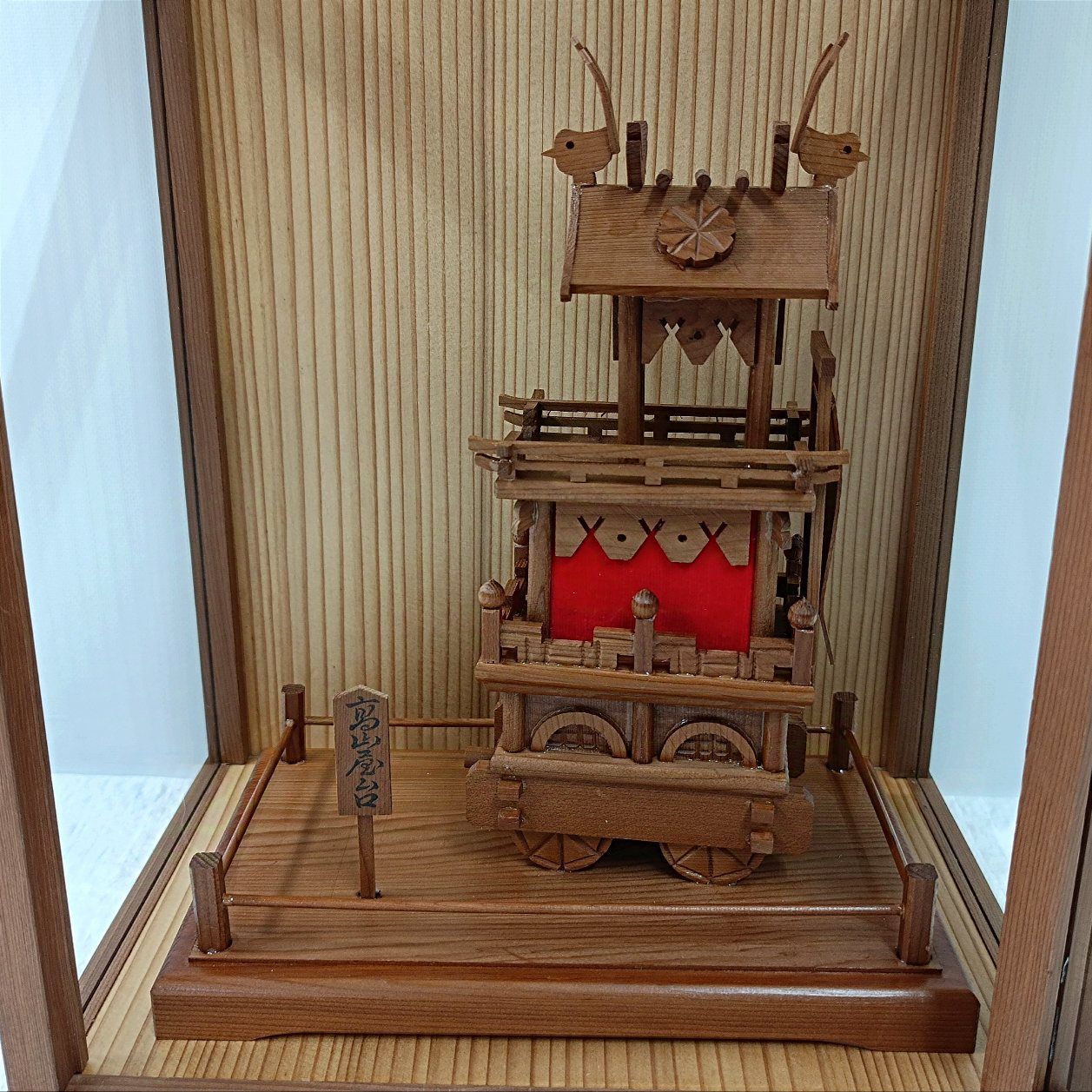 古い 飛騨高山 重要文化財 屋台(山車 )一位細工 大亮敬白　展示ケース付 古い 飛騨高山 重要文化財 屋台(山車 )一位細工 大亮敬白 展示