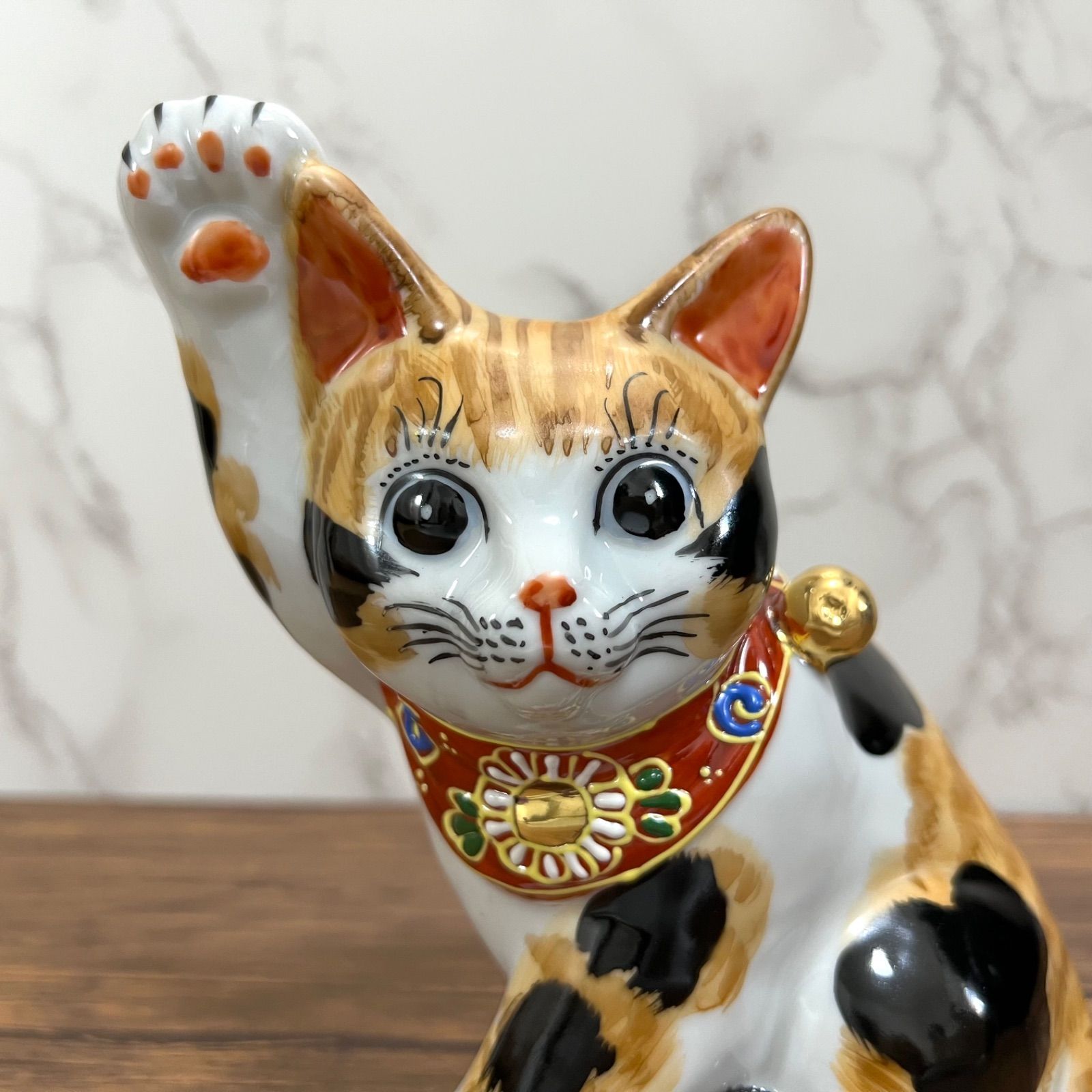 ヴィンテージ　開運縁起物招き猫　希少品三毛猫　久谷焼 九谷焼】横座り招き猫 毛長三毛 5.5号 縁起物 置物 右手 金運