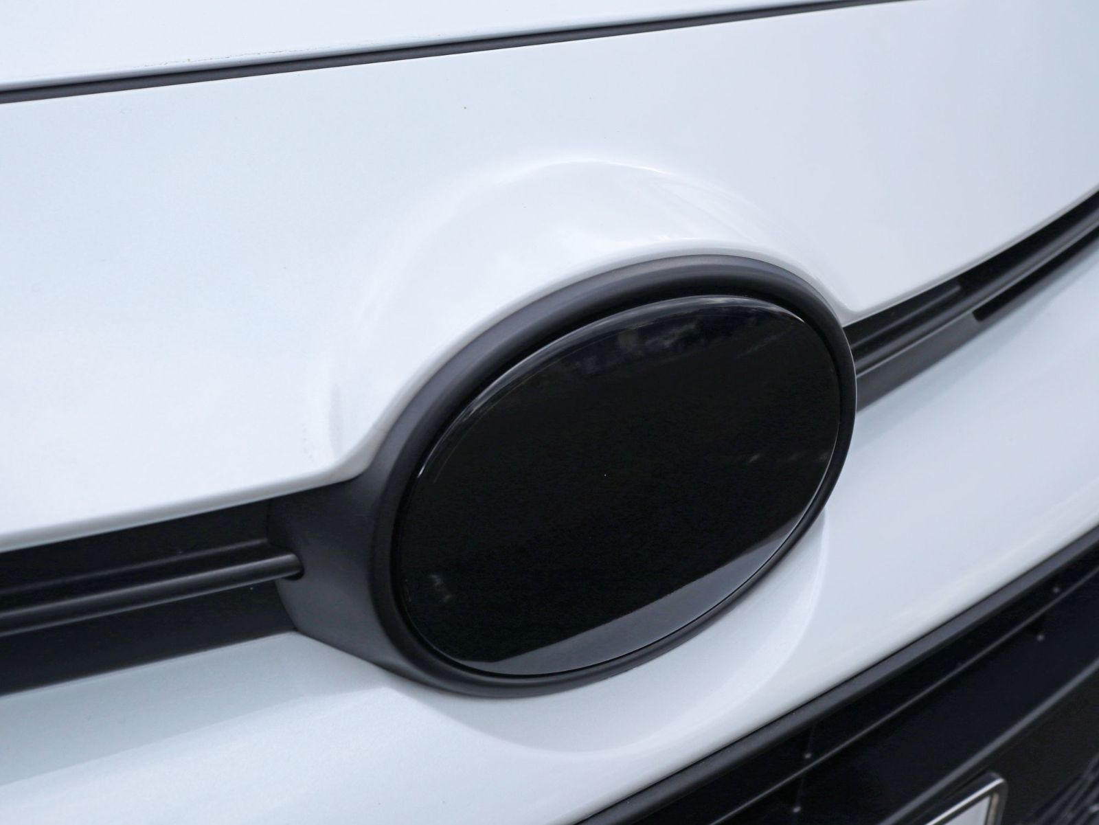 Tint+何度も貼れるエンブレム スモークフィルム(ブラックスモーク5％ 前後セット) GRヤリス GXPA16/MXPA12 gr ヤリス yaris mxpa16 gxpa12