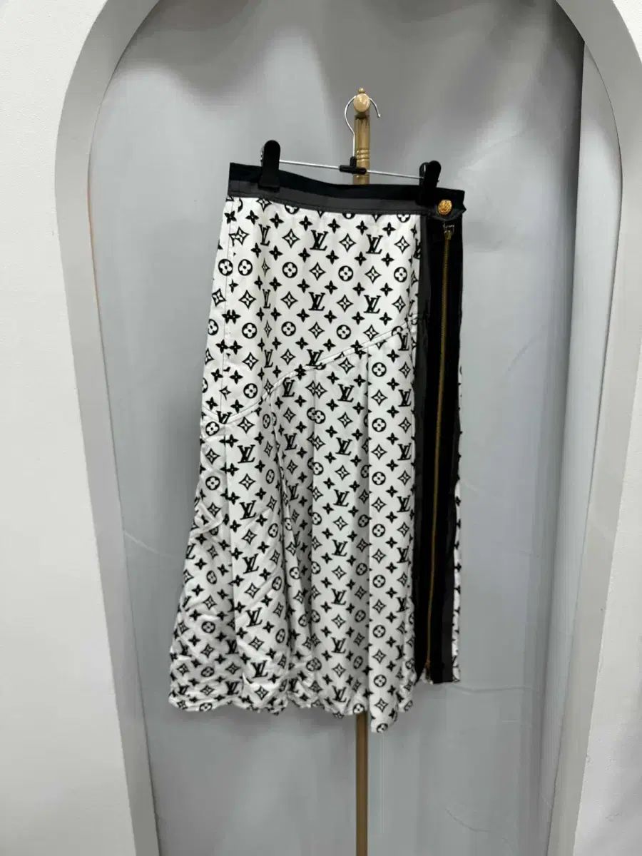 百貨店 Louis Vuitton モノグラム プリーツ スカート 34サイズ