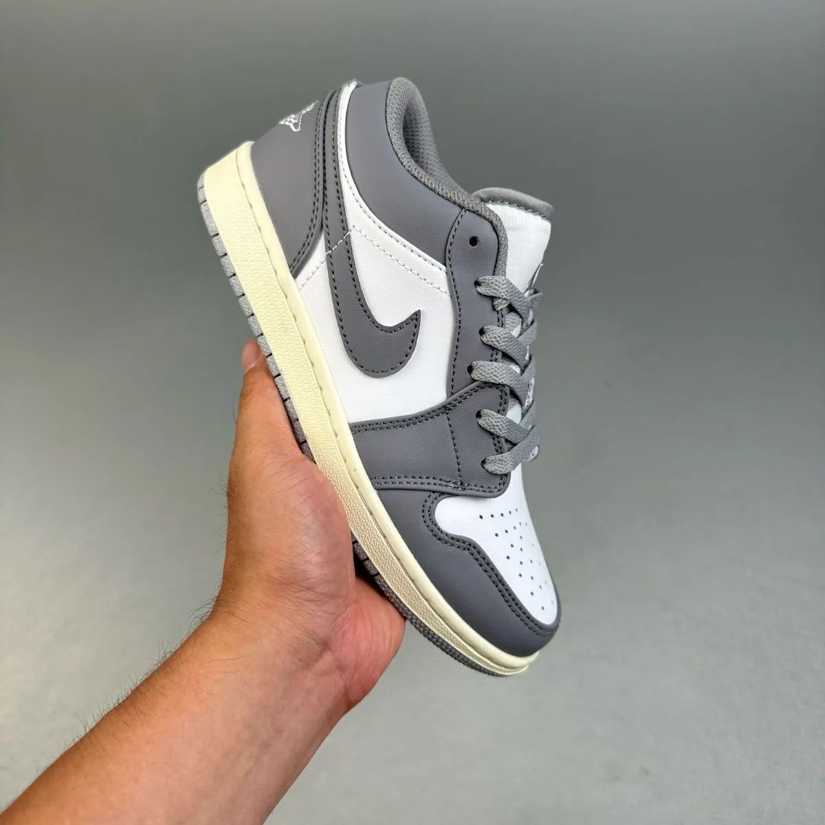 新品未使用 NIKE AIR JORDAN 1 LOW stealth/white-sail 553558-053 ナイキ エアジョーダン 1 ロー  ステルスグレー ホワイト セイル - メルカリ