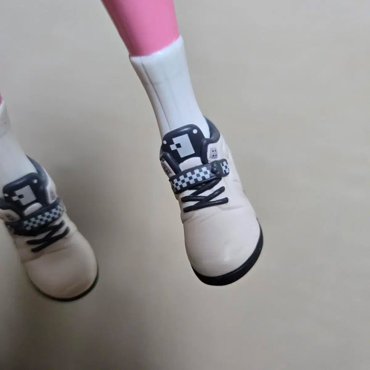 フ ナイキ アリス フィギュア 売ります 開封