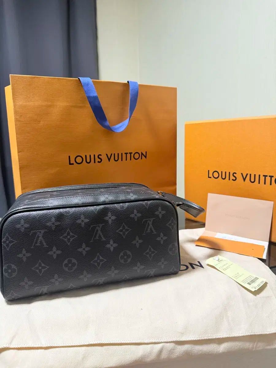 Louis Vuitton ルイヴィトン ヘルプキット 新しいロゴ ほぼ