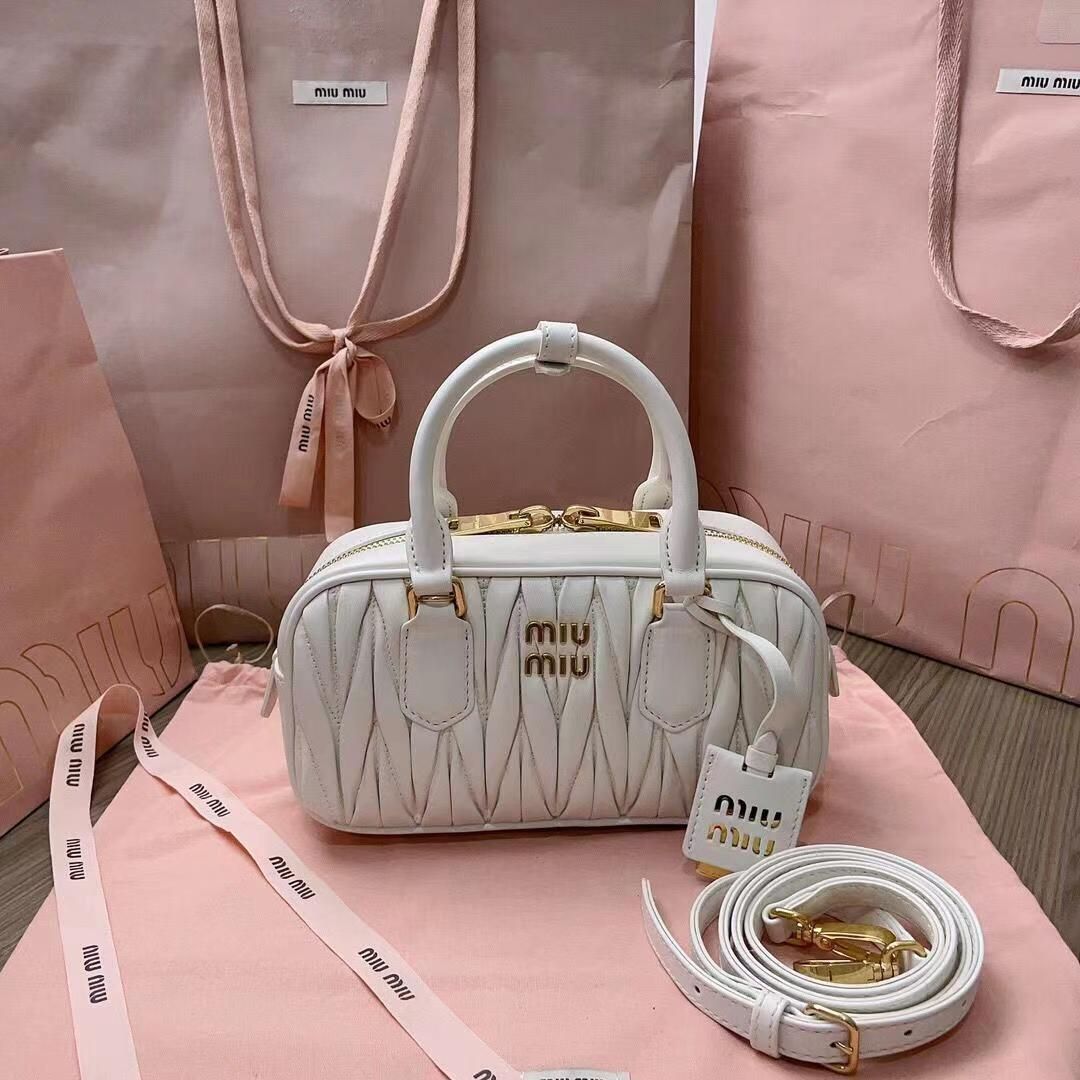 MIU あほらしい MIU ‎ミュウミュウボウリングバッグ ハンドバッグ 売買されたオークション情報 落札价格 【au  payマーケット】の商品情報をアーカイブ公開