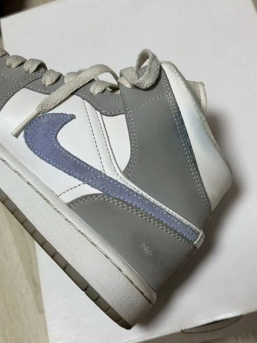 【毎日厳選 】 ジョーダン 1 ミッド ウルフグレー 毎日履ける