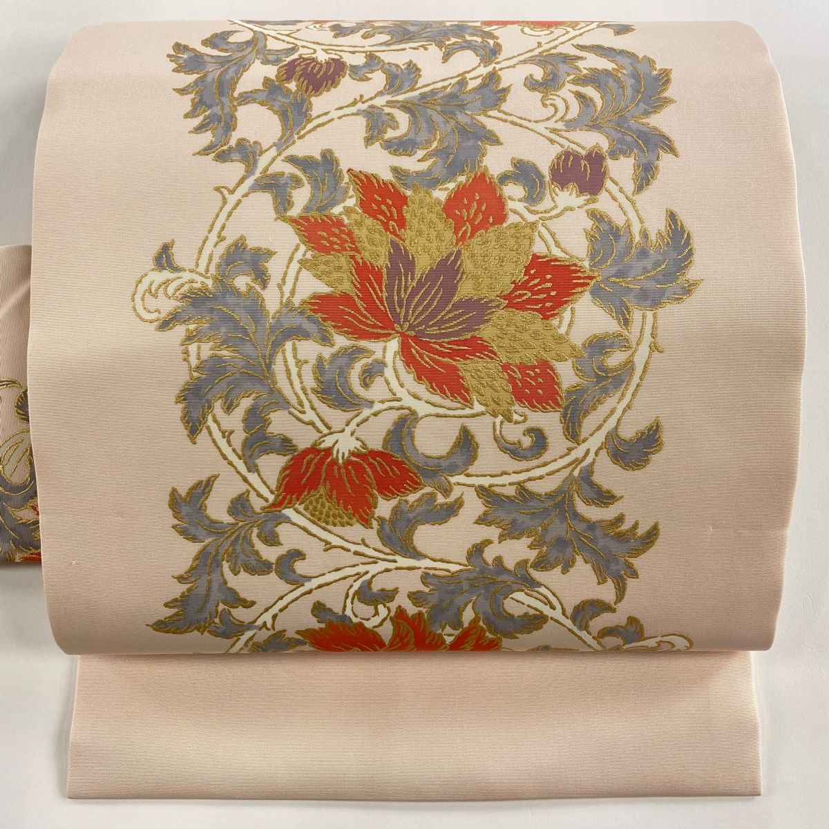 名古屋帯 秀品 花唐草 金彩 薄ピンク 正絹