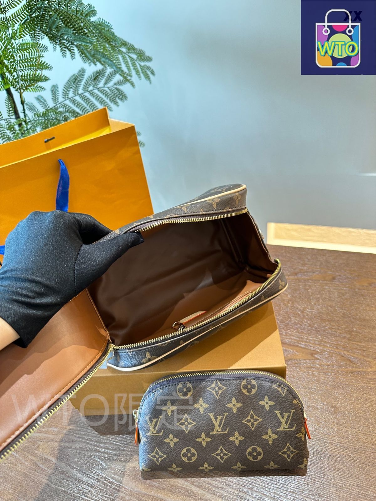 ヴィトン ❣️ コスメポーチ 今日特価】LV Fashion Makeup Pouch - ルイ・ヴィトン