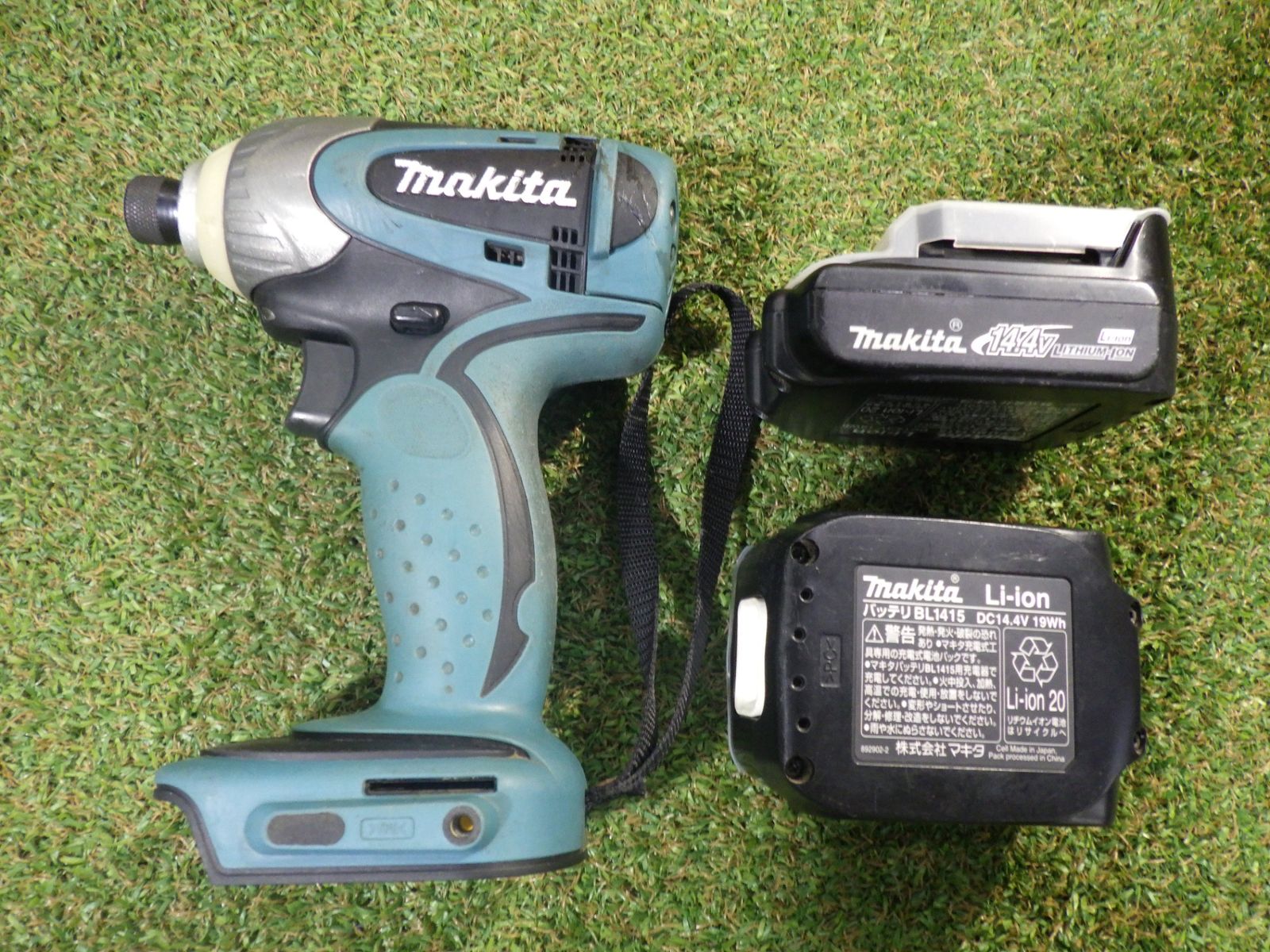 マキタ 充電式インパクトドライバ TD135DSHX 14.4V バッテリー2個 充電器 ケースセット 電動工具 動作 済 品