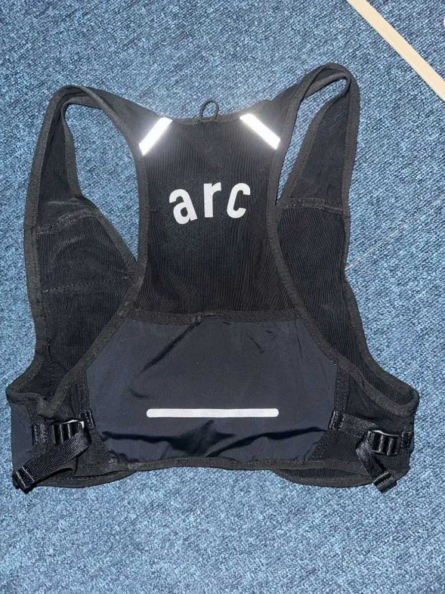 ARC A.R.C。 10km Running Vest small