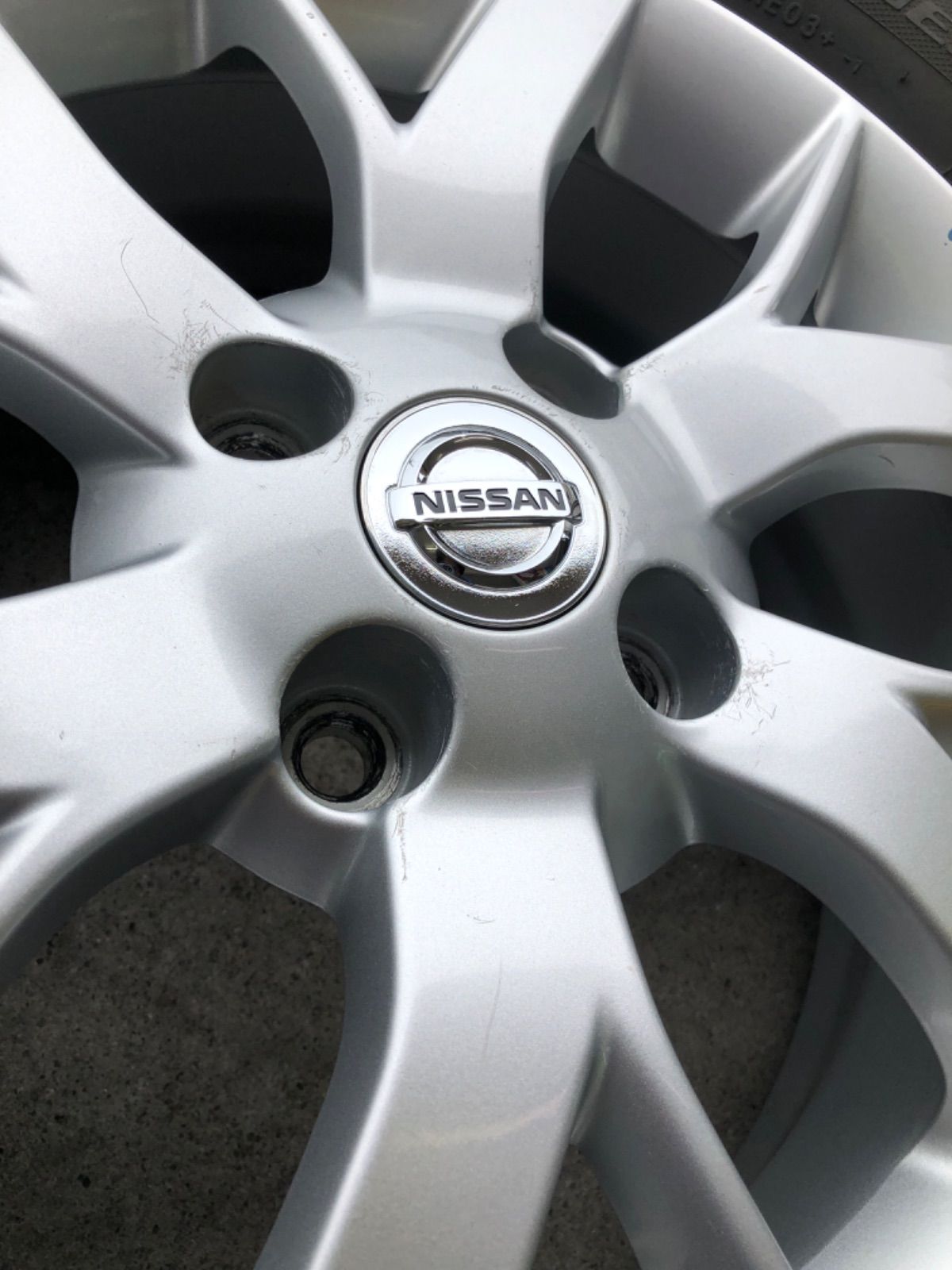 185/65R15　日産ノート　サマータイヤ　4本目 日産純正 ノート E12 185/65R15 サマータイヤ - メルカリ