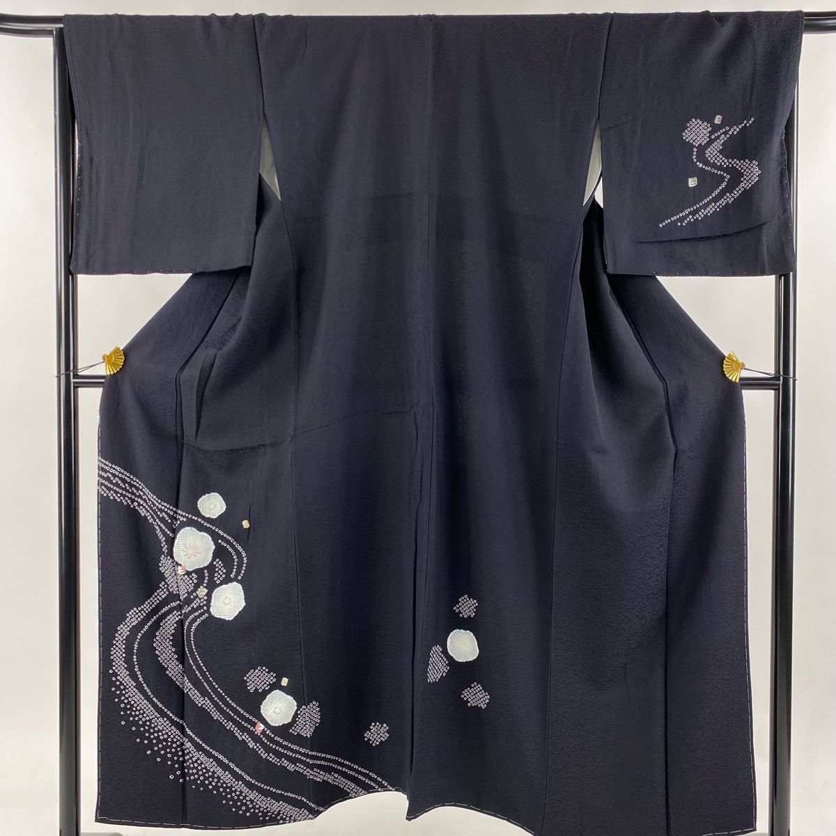 付下げ 身丈161.5cm 裄丈68cm L 袷 菊 道長取り 銀通し ぼかし 黒灰  