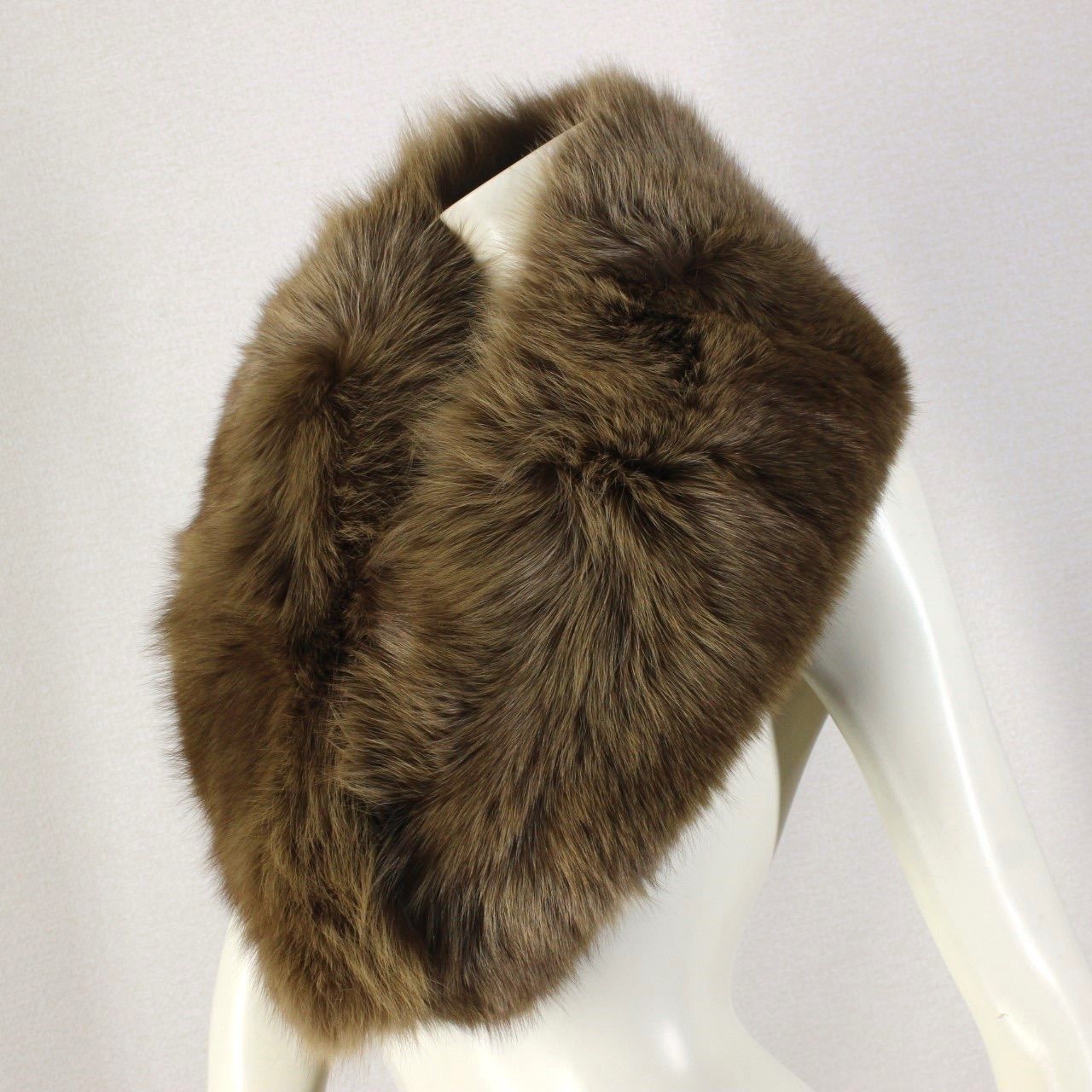 68【新品未使用】サガ フォックス SAGA FOX ショール マフラー 毛皮 襟  