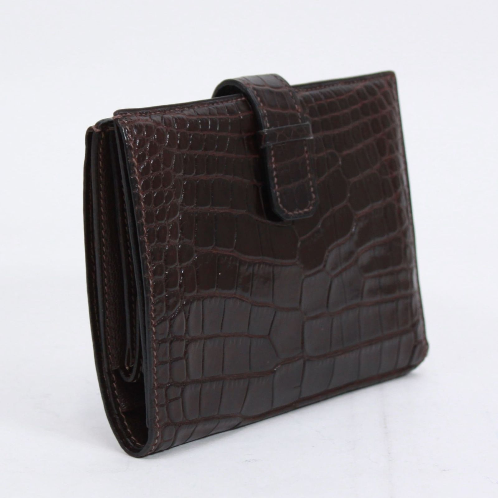 ダークブラウン