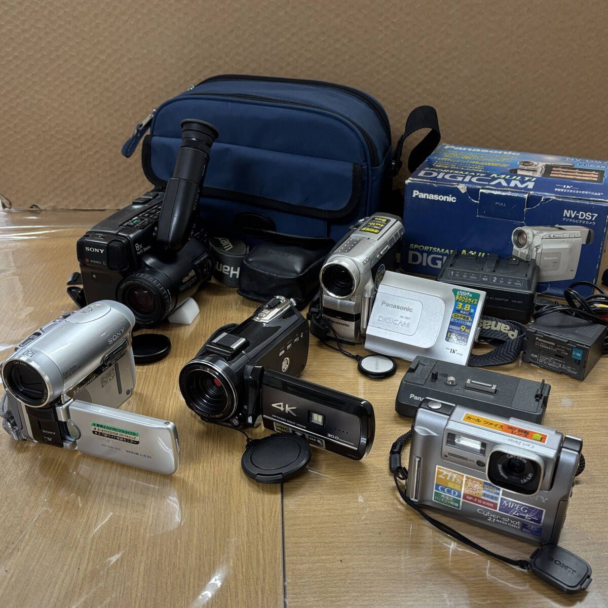 期間 まとめ ビデオカメラ5台＋バッグ付き ジャンク品 P003a