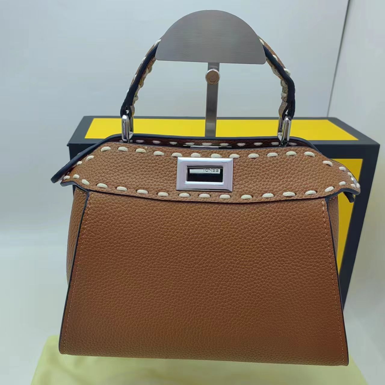 ✨極美品✨ FENDI ショルダーバッグ - メルカリ