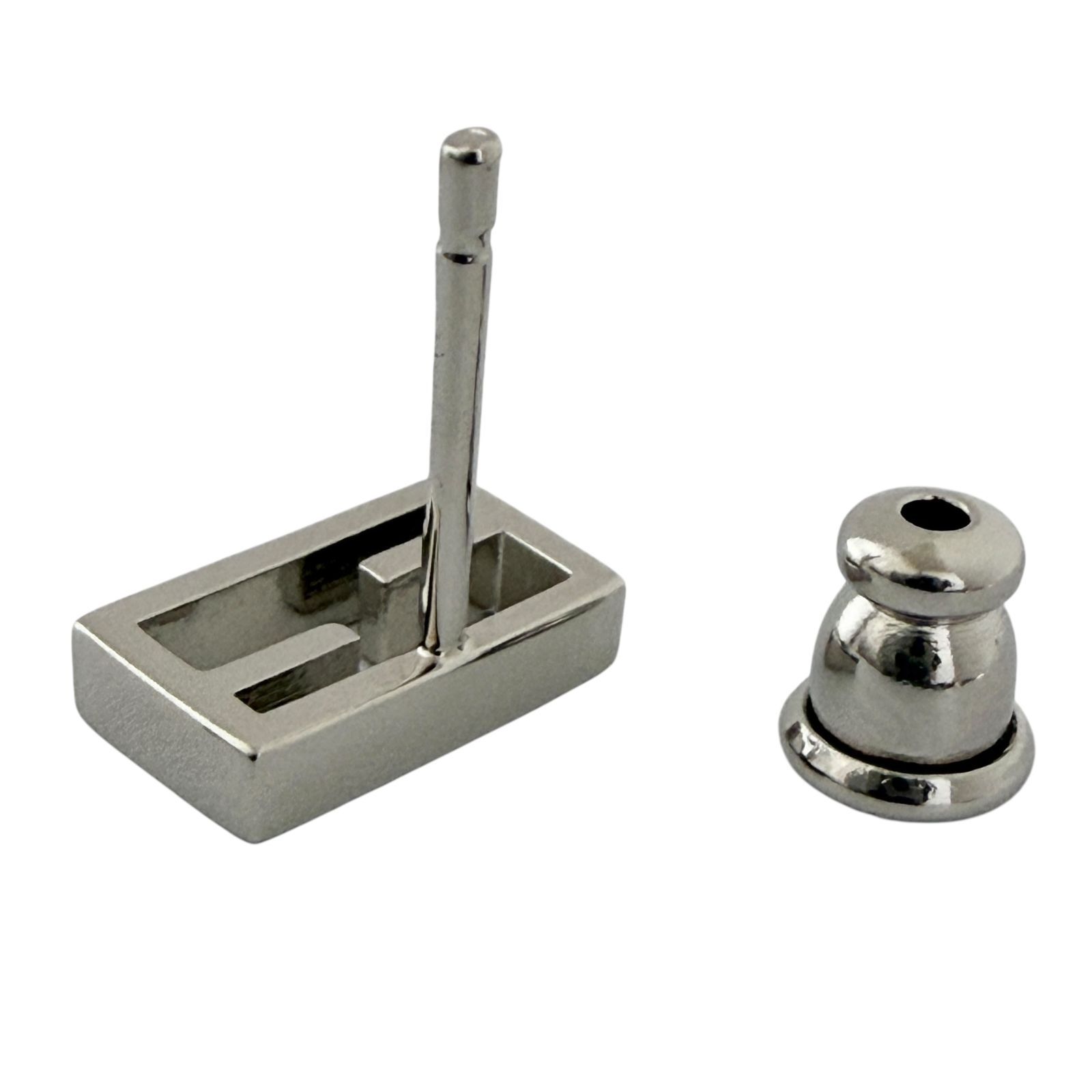 フェンディ メンズ レディース シングル バゲット ピアス 片耳用 シルバー色 WWW_SHINETEETH_COM