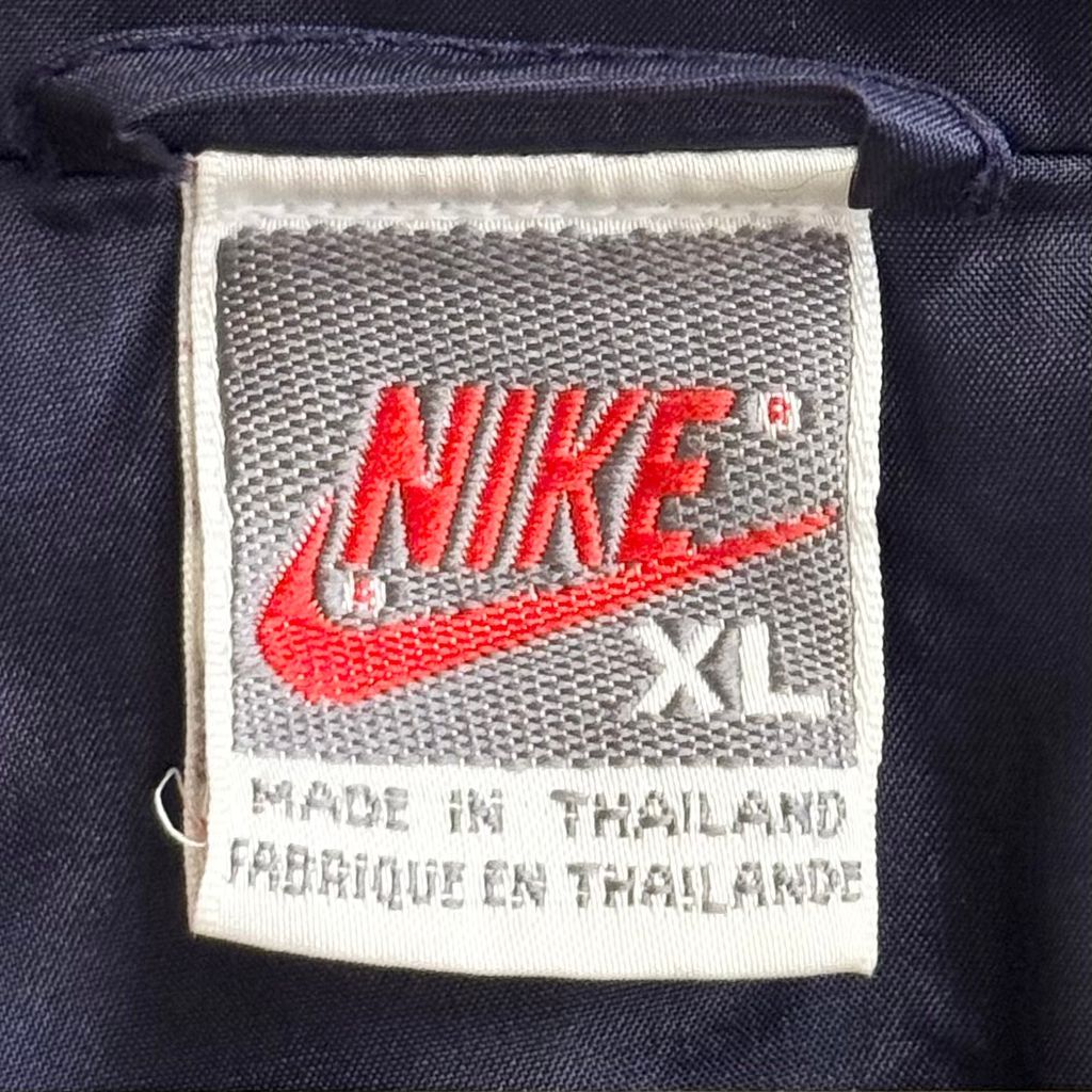 ■NIKE■海外限定！JUST DO IT ウィンドブレーカー 刺繍ロゴ □NIKE□海外限定！JUST DO IT ウィンドブレーカー 刺繍ロゴ