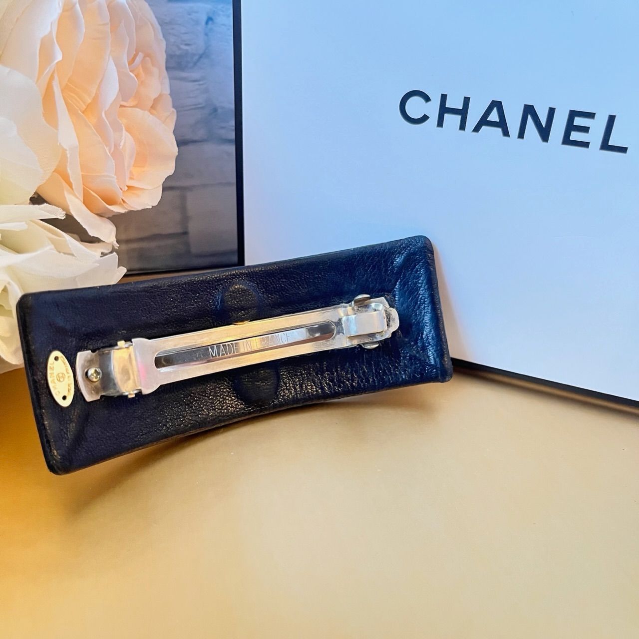 9,400円リペア必須　希少　シャネル　CHANELロゴ　プリズム レインボー  バレッタ