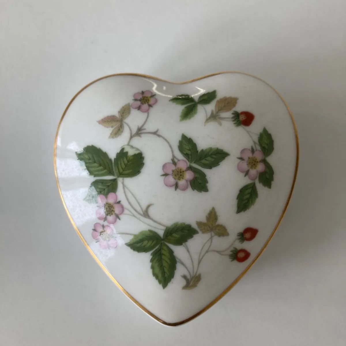 【美品】ウェッジウッド(WEDGWOOD)　ワイルドストロベリー　ハートケース　✳️小物入れ✳️WILD STRAWBERRY