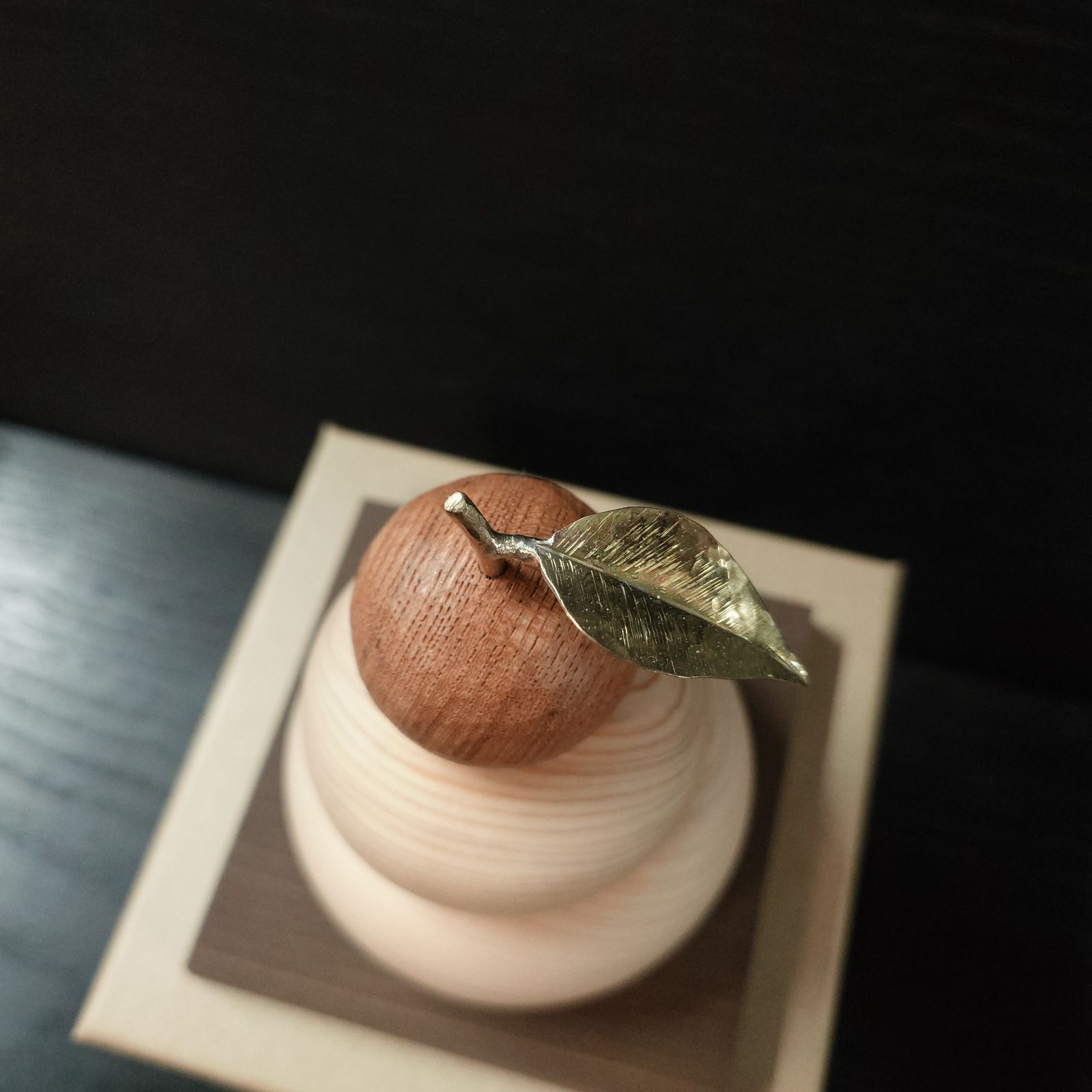 木製鏡餅 小 紙箱入り 手彫り橙 NO 6